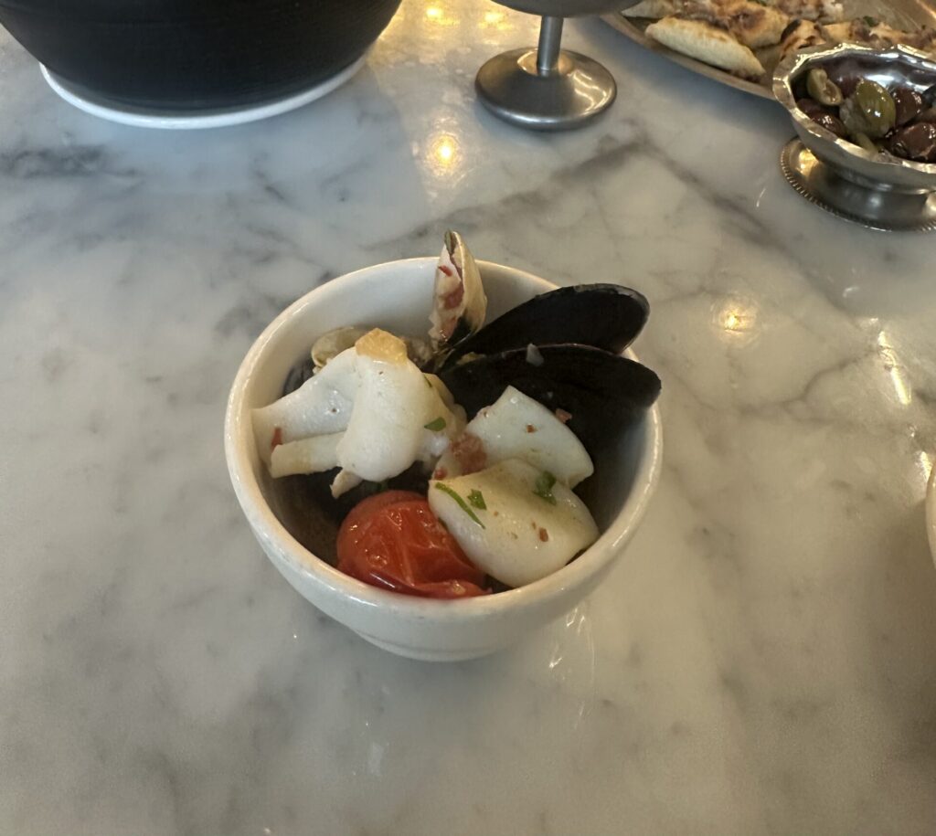 퍼프룸 매운 해산물 스튜