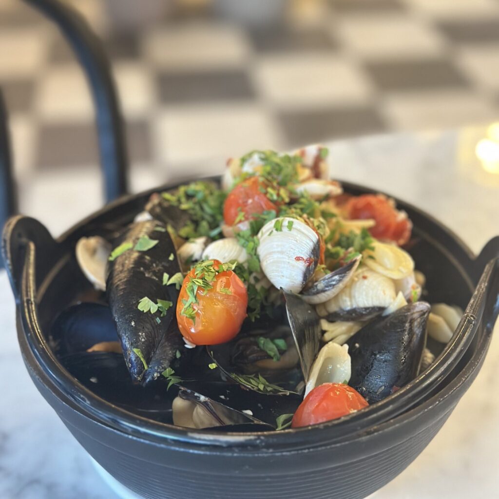 퍼프룸 매운 해산물 스튜